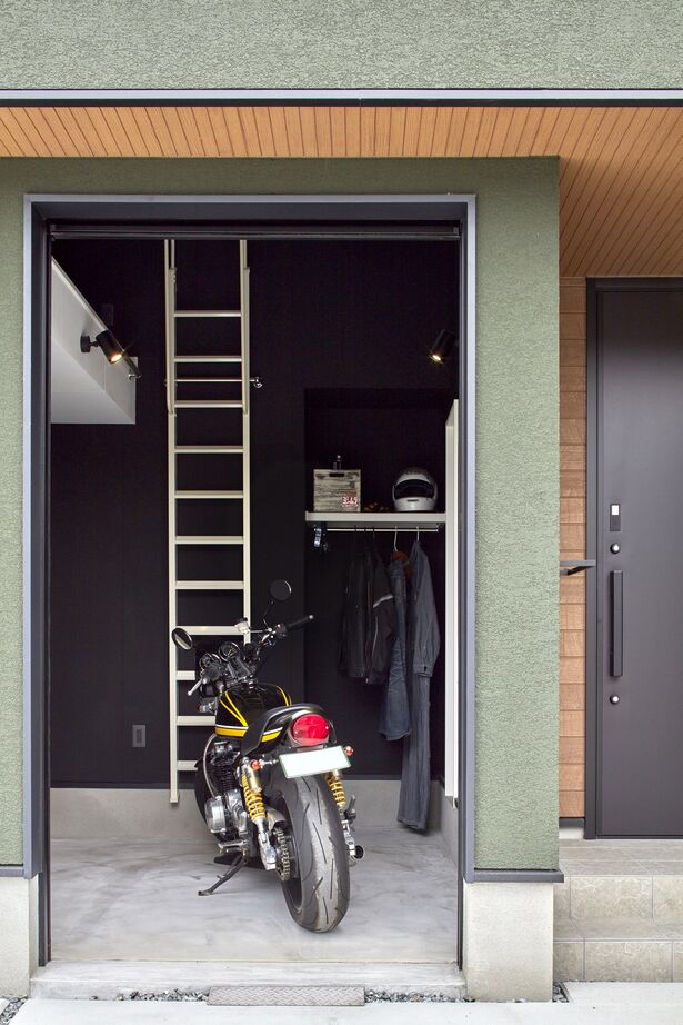 ひのき住宅 【バイクガレージ・平屋】念願のバイクガレージと開放的なリビングを叶えた理想の家の建築実例画像2