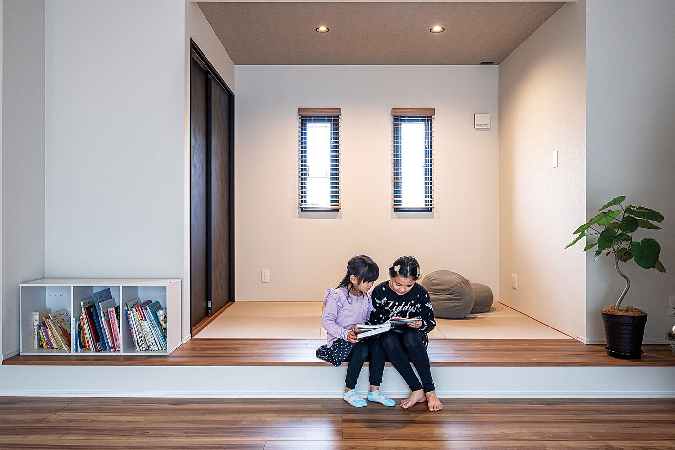 HIGASHIKENCHIKU 東建築 中庭のおうちキャンプも楽しい、ウォークスルーに回遊する平屋の建築実例画像4