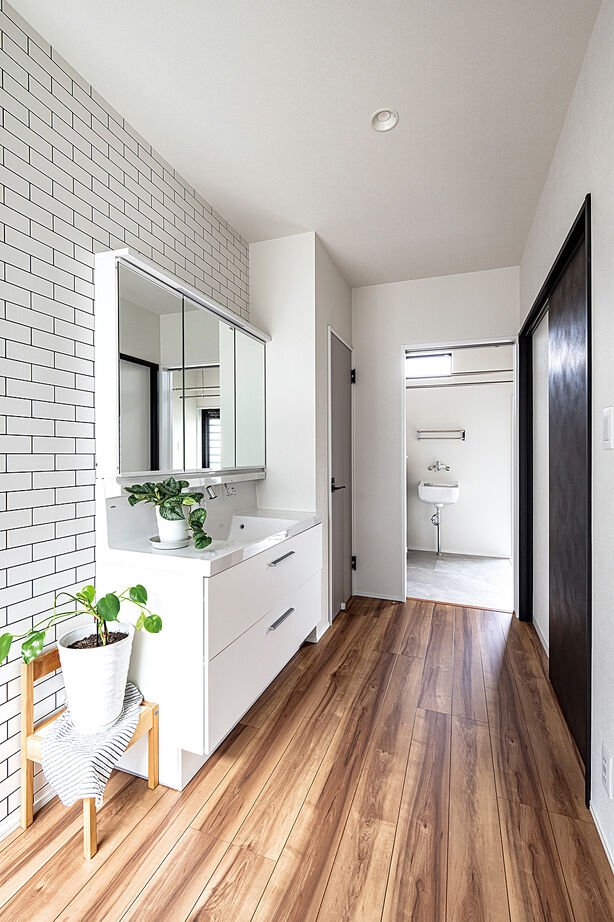 HIGASHIKENCHIKU 東建築 中庭のおうちキャンプも楽しい、ウォークスルーに回遊する平屋の建築実例画像6