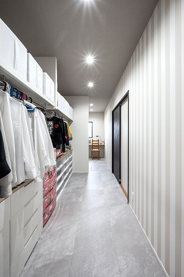 HIGASHIKENCHIKU 東建築 中庭のおうちキャンプも楽しい、ウォークスルーに回遊する平屋の建築実例画像8