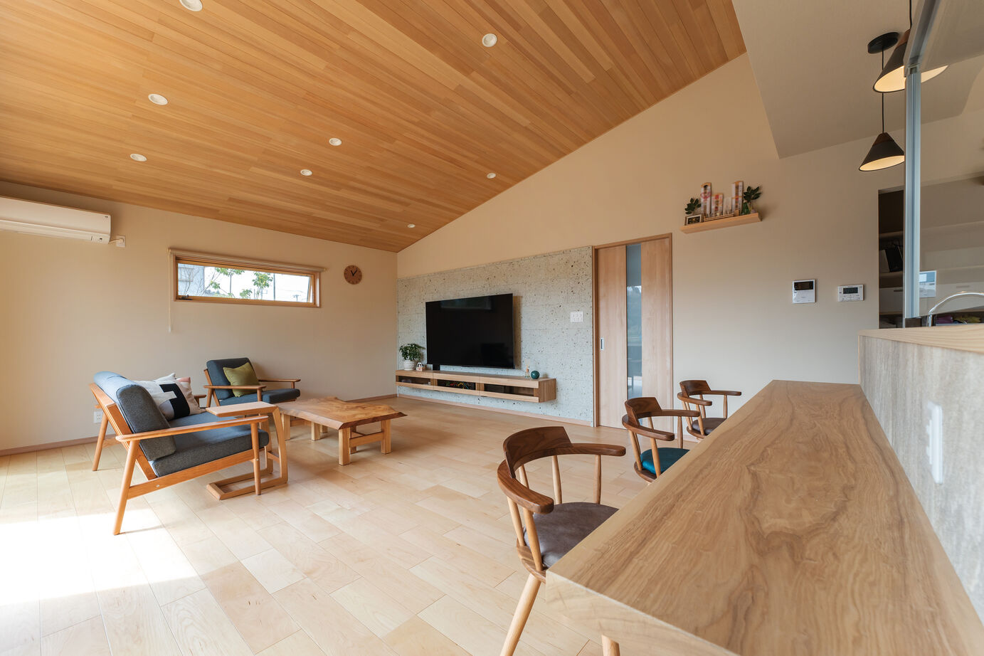 一棟入魂　井戸川建築 職人が木を活かし技で生み出す。凛として美しい和モダンの平屋の建築実例画像2