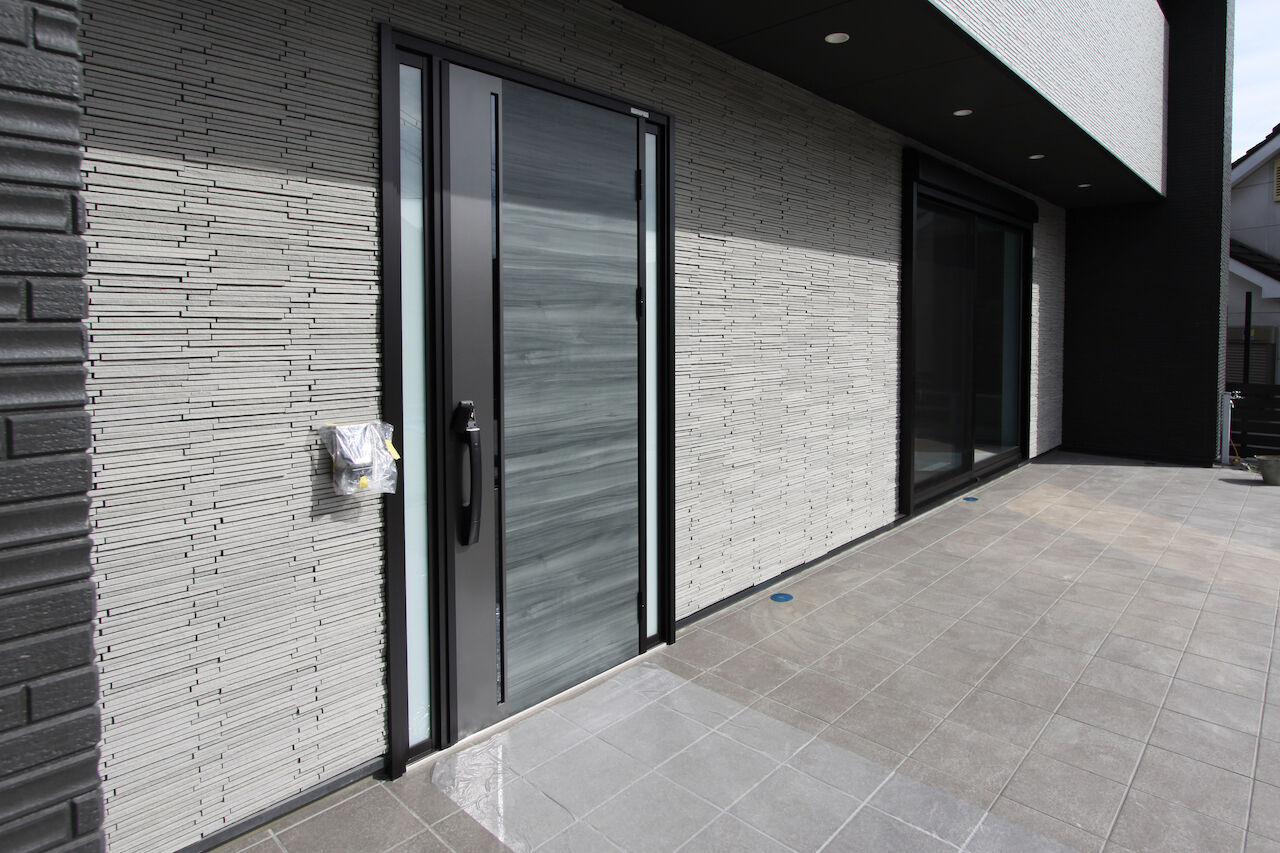 シンヨウ建設 【河内長野市/3000万円台/全棟気密測定】モノトーンで統一した大空間LDK＆回遊動線のガレージハウスの建築実例画像5