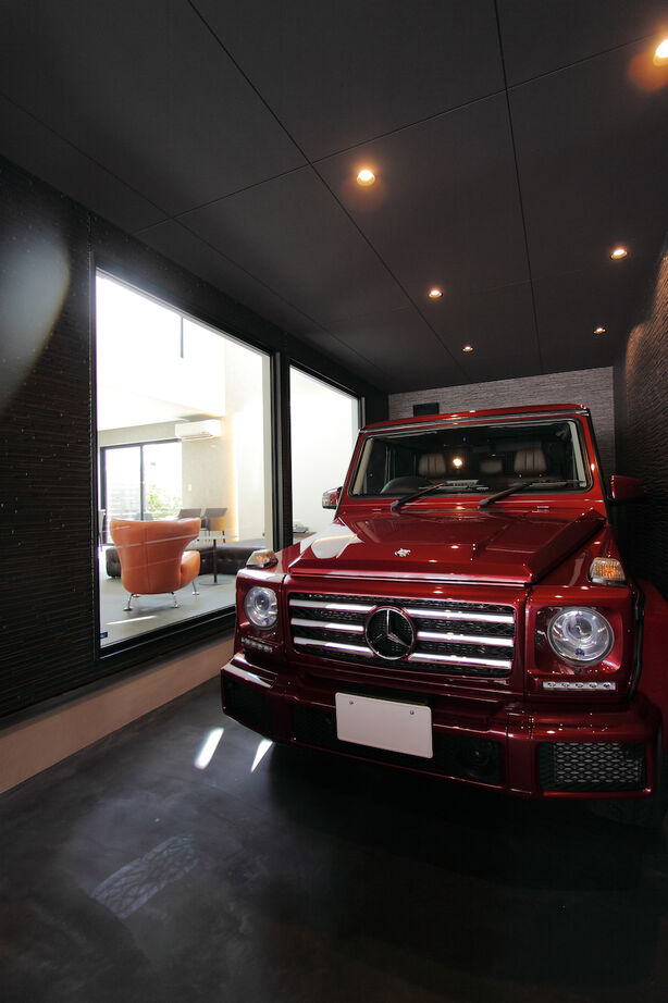 シンヨウ建設 【河内長野市/ガレージハウス/車3台/敷地52坪/全棟気密測定】リビングから愛車を眺められる住まいの建築実例画像7