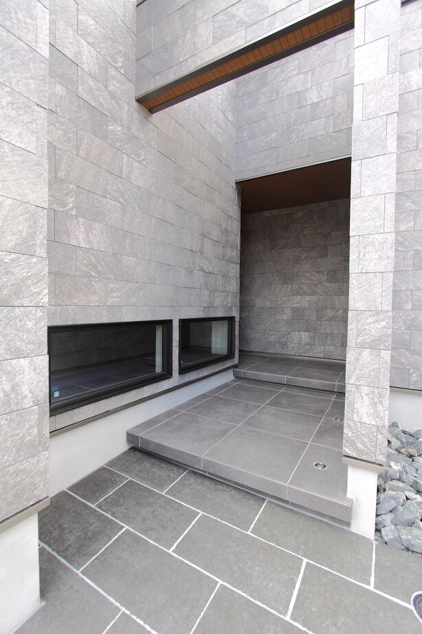 シンヨウ建設 【河内長野市/ガレージハウス/車3台/敷地52坪/全棟気密測定】リビングから愛車を眺められる住まいの建築実例画像8