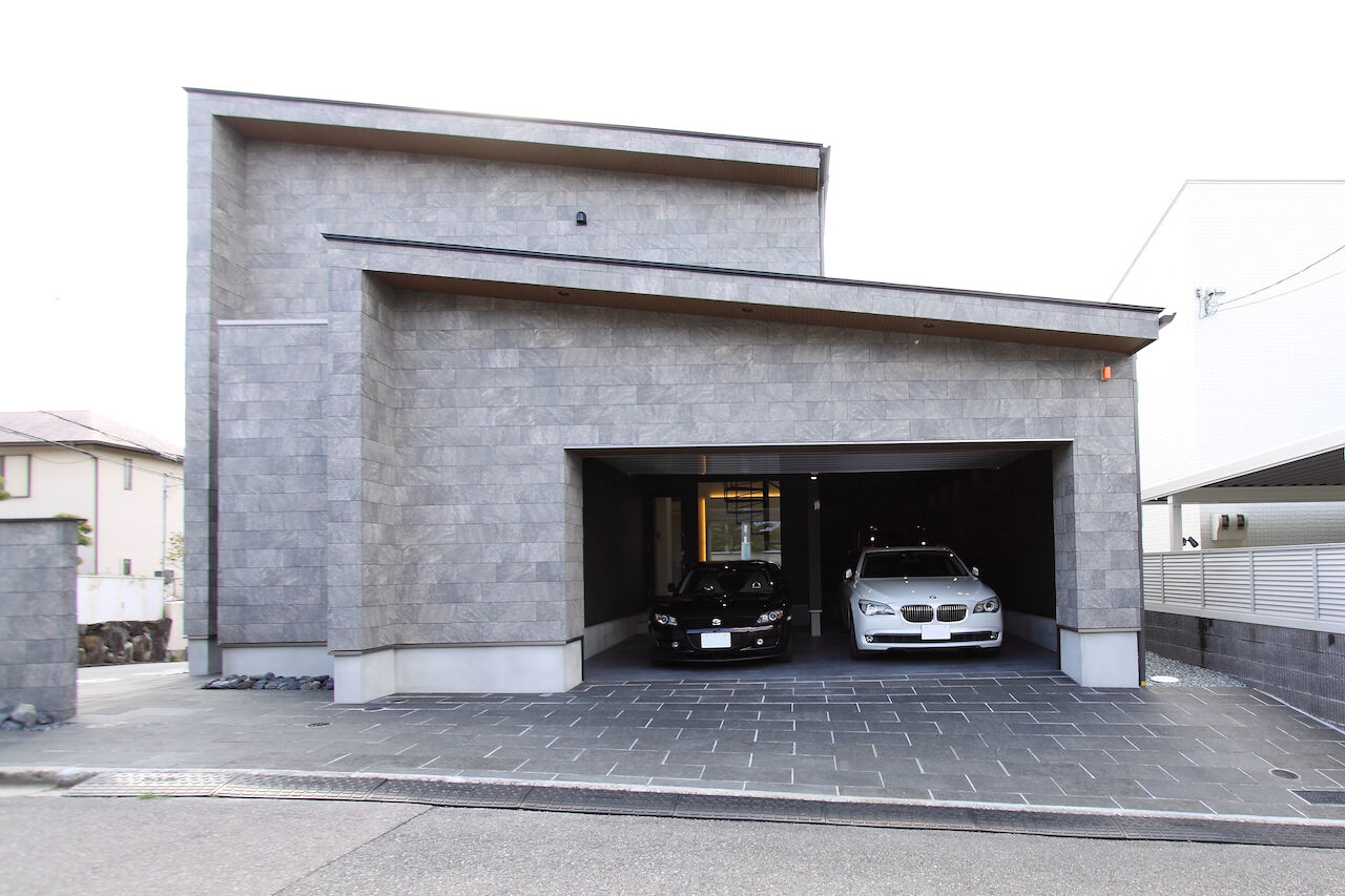 シンヨウ建設 【河内長野市/ガレージハウス/車3台/敷地52坪/全棟気密測定】リビングから愛車を眺められる住まいの建築実例画像9