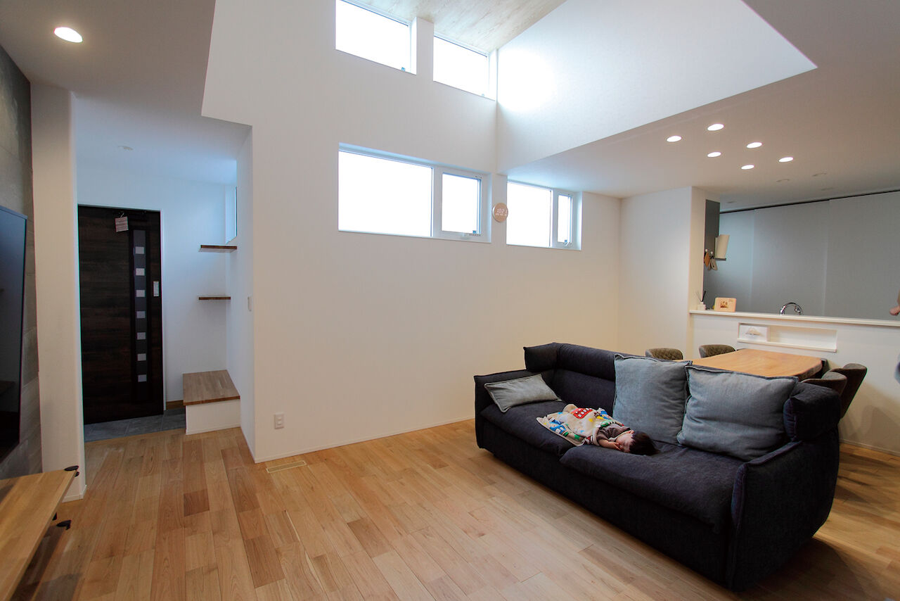 シンヨウ建設 【富田林市/C値0.13/全棟気密測定/2000万円台】優しい光に包まれながら愛猫と暮ら高性能住宅の建築実例画像2