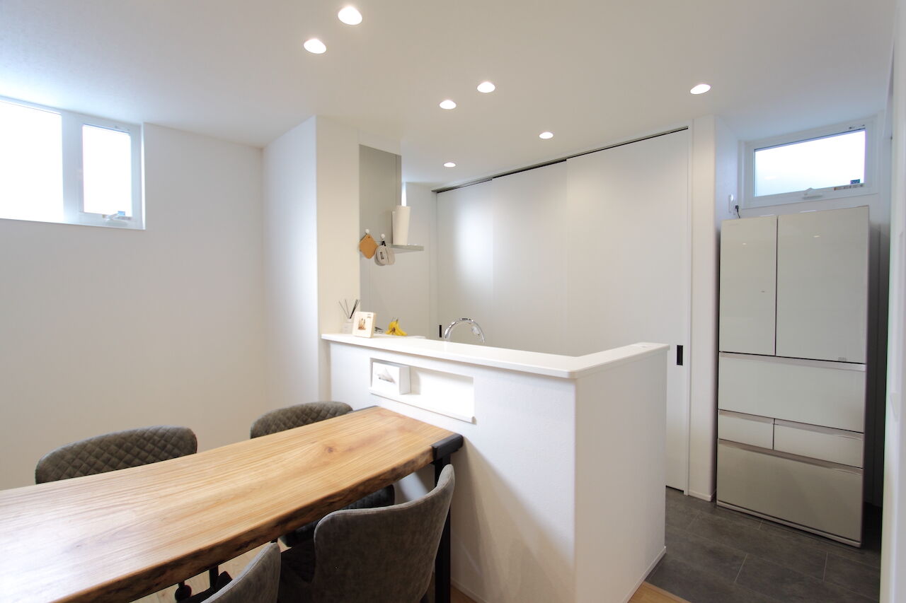 シンヨウ建設 【富田林市/C値0.13/全棟気密測定/2000万円台】優しい光に包まれながら愛猫と暮ら高性能住宅の建築実例画像3