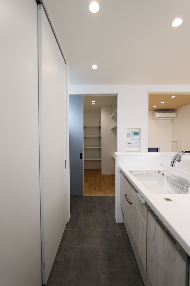 シンヨウ建設 【富田林市/C値0.13/全棟気密測定/2000万円台】優しい光に包まれながら愛猫と暮ら高性能住宅の建築実例画像4