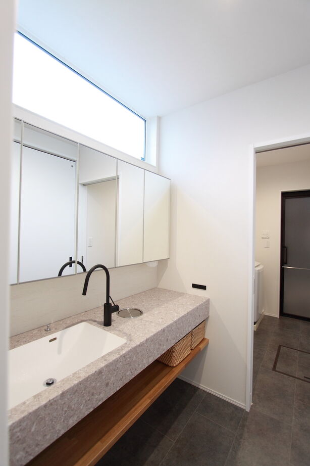 シンヨウ建設 【大阪府/2000万円台/全棟気密測定/敷地52坪】ナチュラルだけどモダン、快適動線が魅力のおしゃれ空間の建築実例画像4