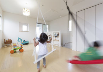 吹抜けの家  福山住宅 【2000-2500万円】採光＆収納の工夫で心地好く 杉床に風が抜ける都市型住宅【間取り図面あり】の建築実例画像5