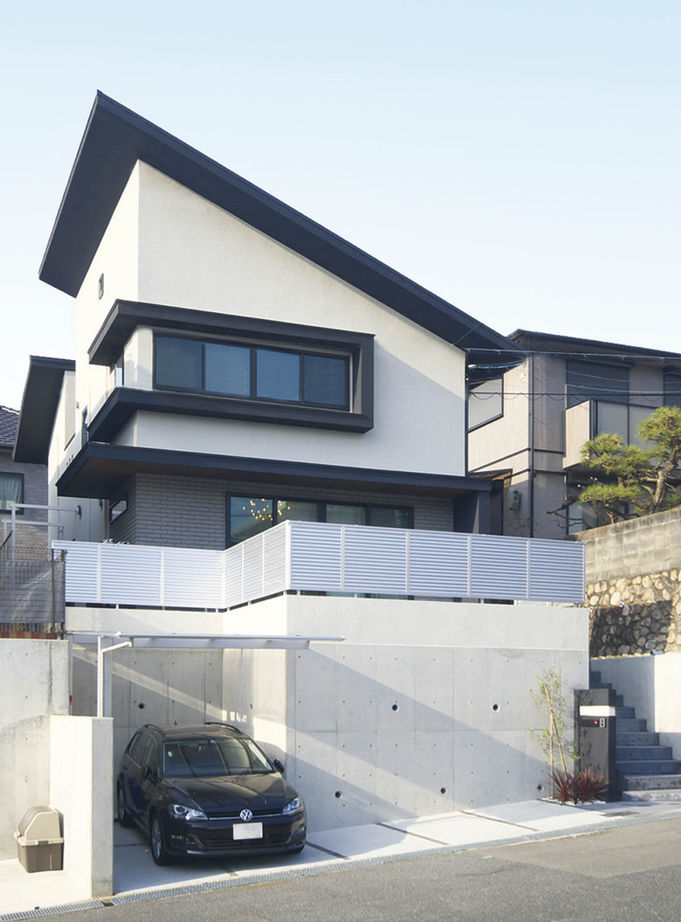 吹抜けの家  福山住宅 【2500～3000万円/間取図有/ロフト/中庭】 心地好い距離感で暮らす。北摂で土地から叶えた納得の家の建築実例画像1