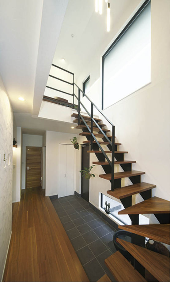 吹抜けの家  福山住宅 【2500～3000万円/間取図有/ロフト/中庭】 心地好い距離感で暮らす。北摂で土地から叶えた納得の家の建築実例画像3