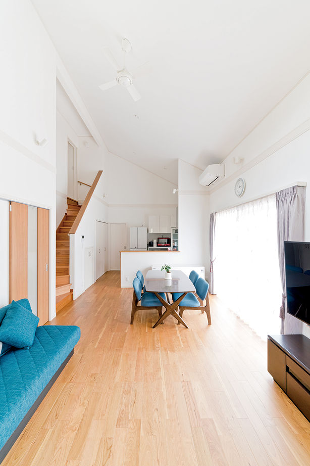 吹抜けの家  福山住宅 【2500～3000万円】思わず見上げる吹抜けリビング。家事ラクの工夫が満載のナチュラルな家の建築実例画像6