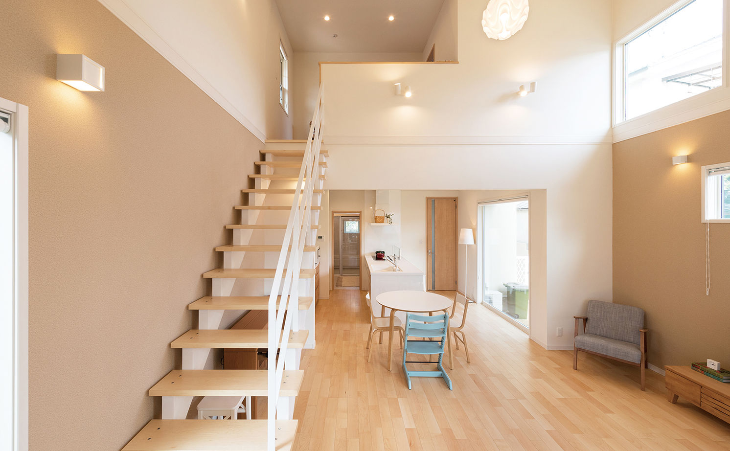 吹抜けの家  福山住宅 【2000～2500万円】故郷カナダの家みたいな大きな吹抜けリビングで暮らす。機能的な水廻りも快適の建築実例画像2