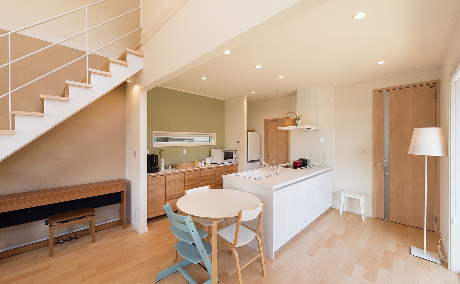 吹抜けの家  福山住宅 【2000～2500万円】故郷カナダの家みたいな大きな吹抜けリビングで暮らす。機能的な水廻りも快適の建築実例画像3