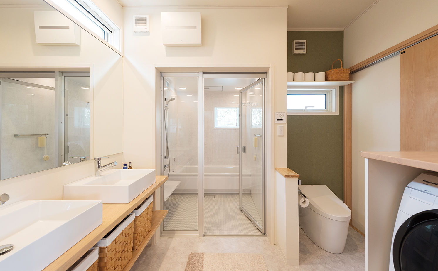 吹抜けの家  福山住宅 【2000～2500万円】故郷カナダの家みたいな大きな吹抜けリビングで暮らす。機能的な水廻りも快適の建築実例画像6