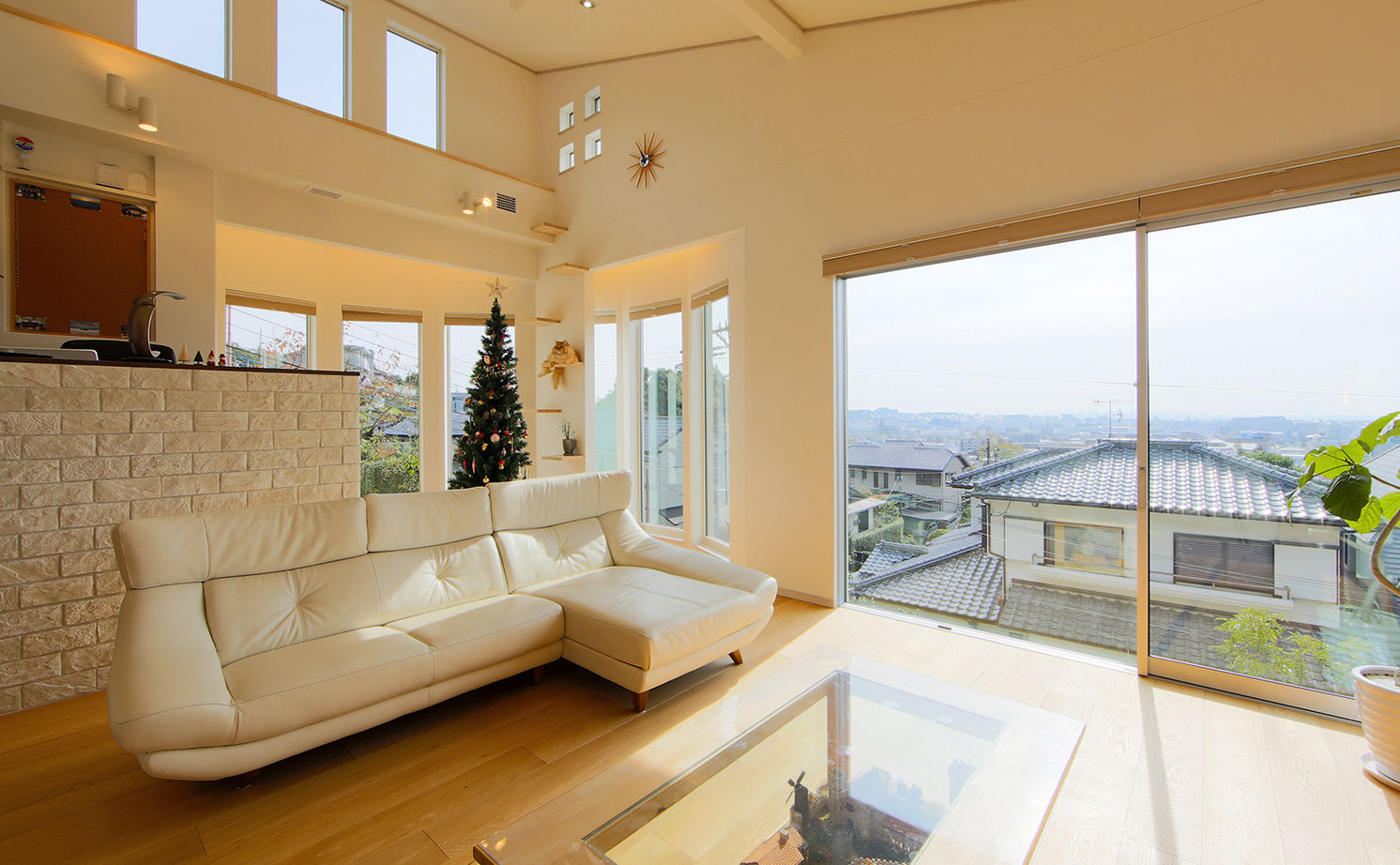 吹抜けの家  福山住宅 【4000万円～】高台を愉しむ家。アール設計の眺望リビング、上品なインテリア…繊細に想いを形にの建築実例画像6