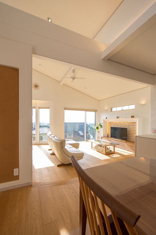 吹抜けの家  福山住宅 【4000万円～】高台を愉しむ家。アール設計の眺望リビング、上品なインテリア…繊細に想いを形にの建築実例画像8