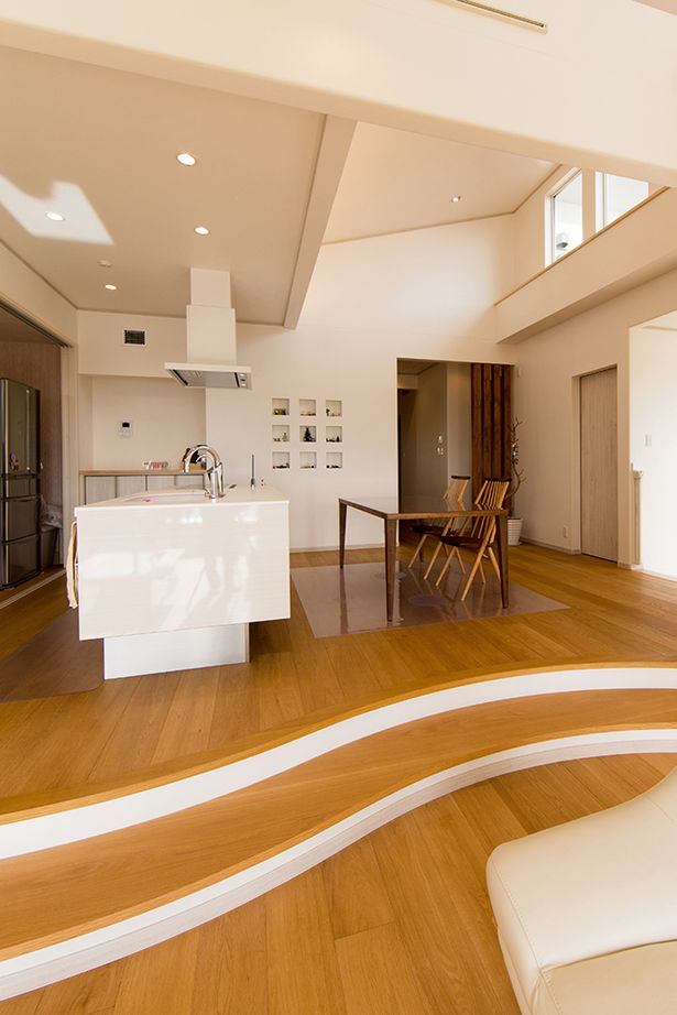 吹抜けの家  福山住宅 【4000万円～】高台を愉しむ家。アール設計の眺望リビング、上品なインテリア…繊細に想いを形にの建築実例画像9