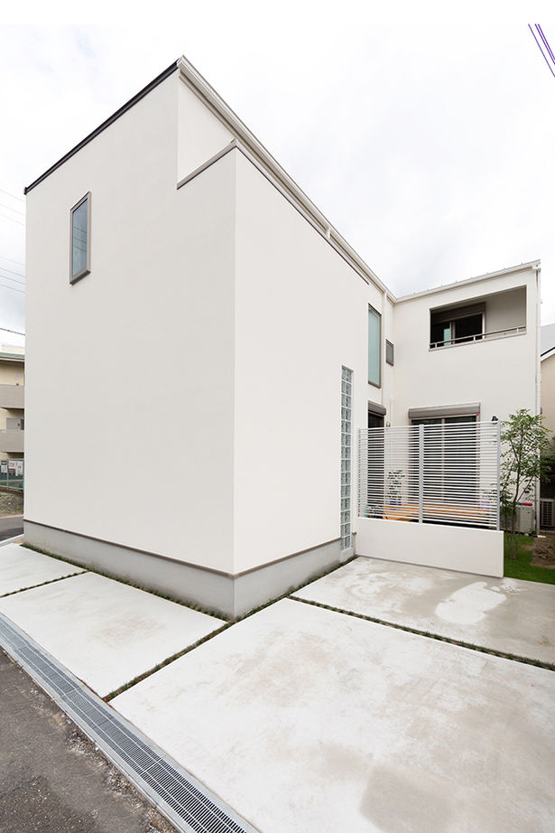 吹抜けの家  福山住宅 【2500～3000万円】彩り鮮やかで上品なインテリアで空間をデザイン。ガラス張りのインナーガレージのある家の建築実例画像16