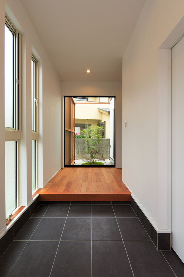 吹抜けの家  福山住宅 【2500～3000万円】彩り鮮やかで上品なインテリアで空間をデザイン。ガラス張りのインナーガレージのある家の建築実例画像17