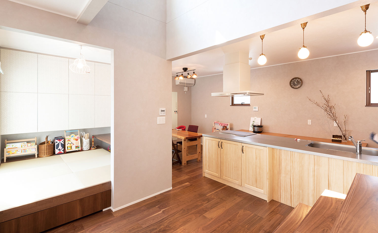 吹抜けの家  福山住宅 【3000～3500万円】イギリス生活のエッセンスを盛り込んで設計。北摂エリアで土地から叶えた動線のいい家の建築実例画像5