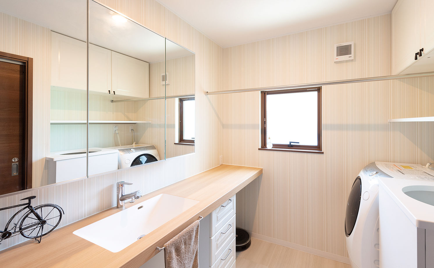 吹抜けの家  福山住宅 【3000～3500万円】イギリス生活のエッセンスを盛り込んで設計。北摂エリアで土地から叶えた動線のいい家の建築実例画像9