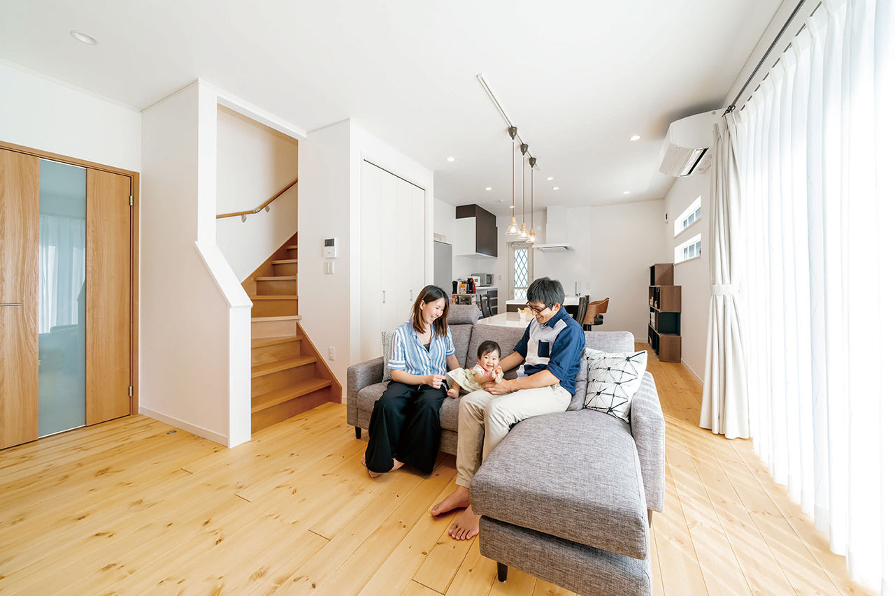 吹抜けの家  福山住宅 【北摂/2000万円台/土地探し】考え抜かれたシンプルな動線が家族の時間を生み出す無垢の家の建築実例画像2