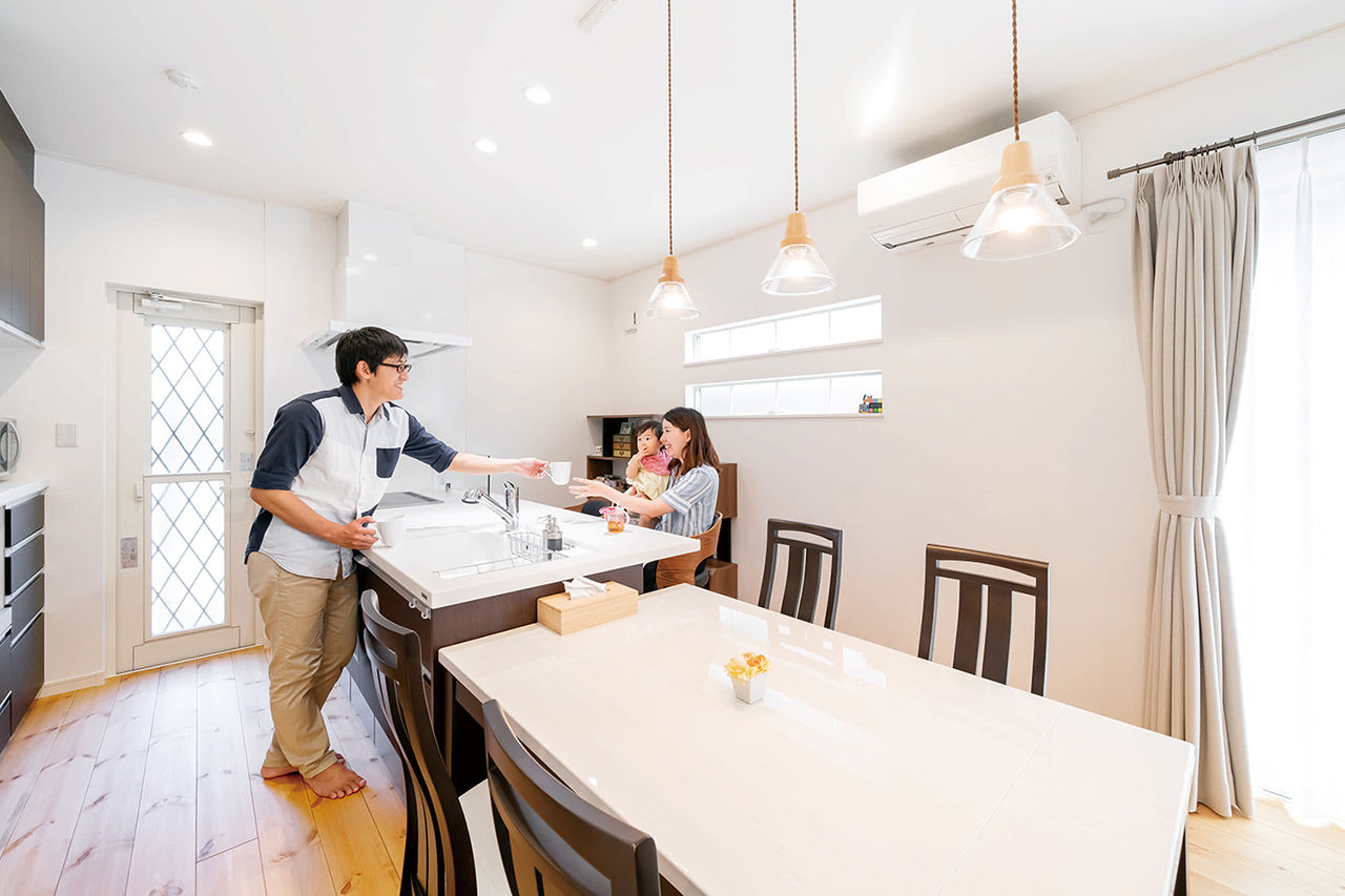 吹抜けの家  福山住宅 【北摂/2000万円台/土地探し】考え抜かれたシンプルな動線が家族の時間を生み出す無垢の家の建築実例画像4