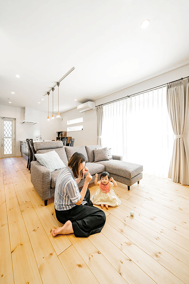 吹抜けの家  福山住宅 【北摂/2000万円台/土地探し】考え抜かれたシンプルな動線が家族の時間を生み出す無垢の家の建築実例画像6