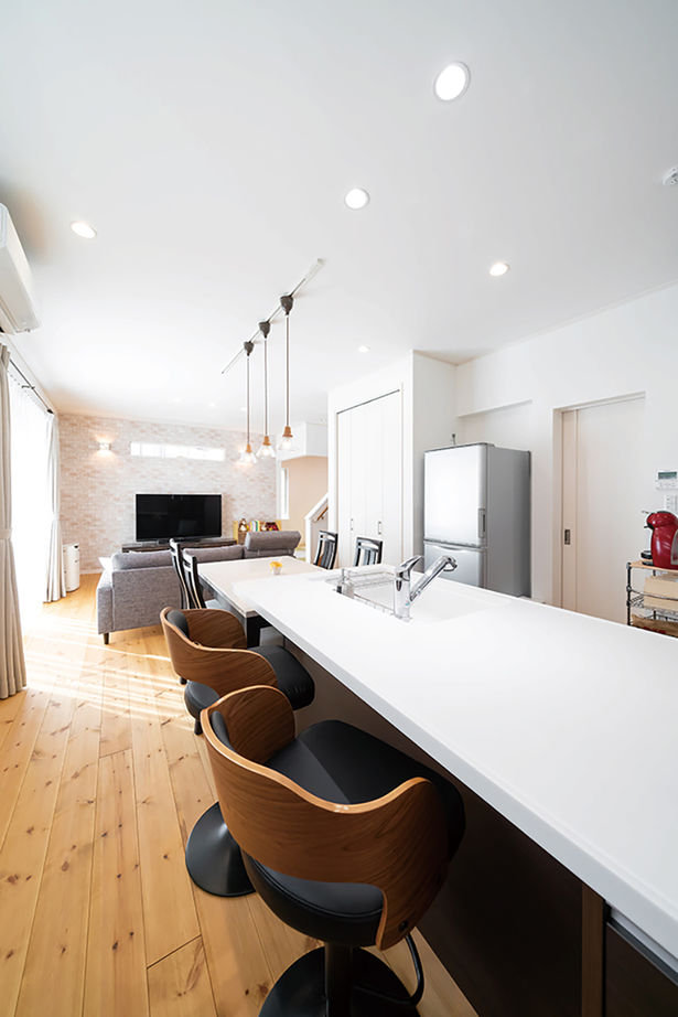 吹抜けの家  福山住宅 【北摂/2000万円台/土地探し】考え抜かれたシンプルな動線が家族の時間を生み出す無垢の家の建築実例画像7