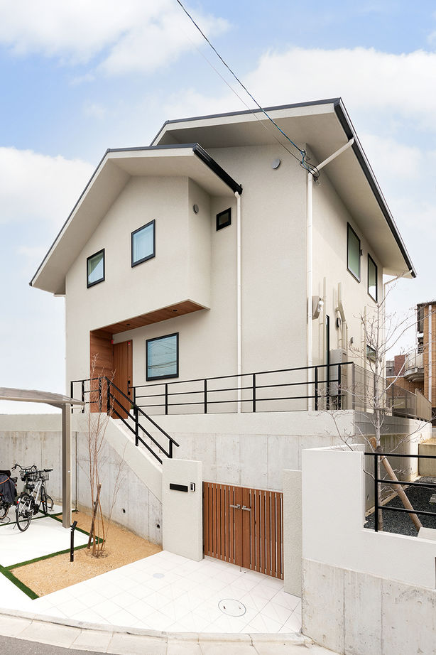 吹抜けの家  福山住宅 【北摂/2000万円台/土地探し】光あふれる家事室と書斎・勉強室がある吹抜けの家の建築実例画像2