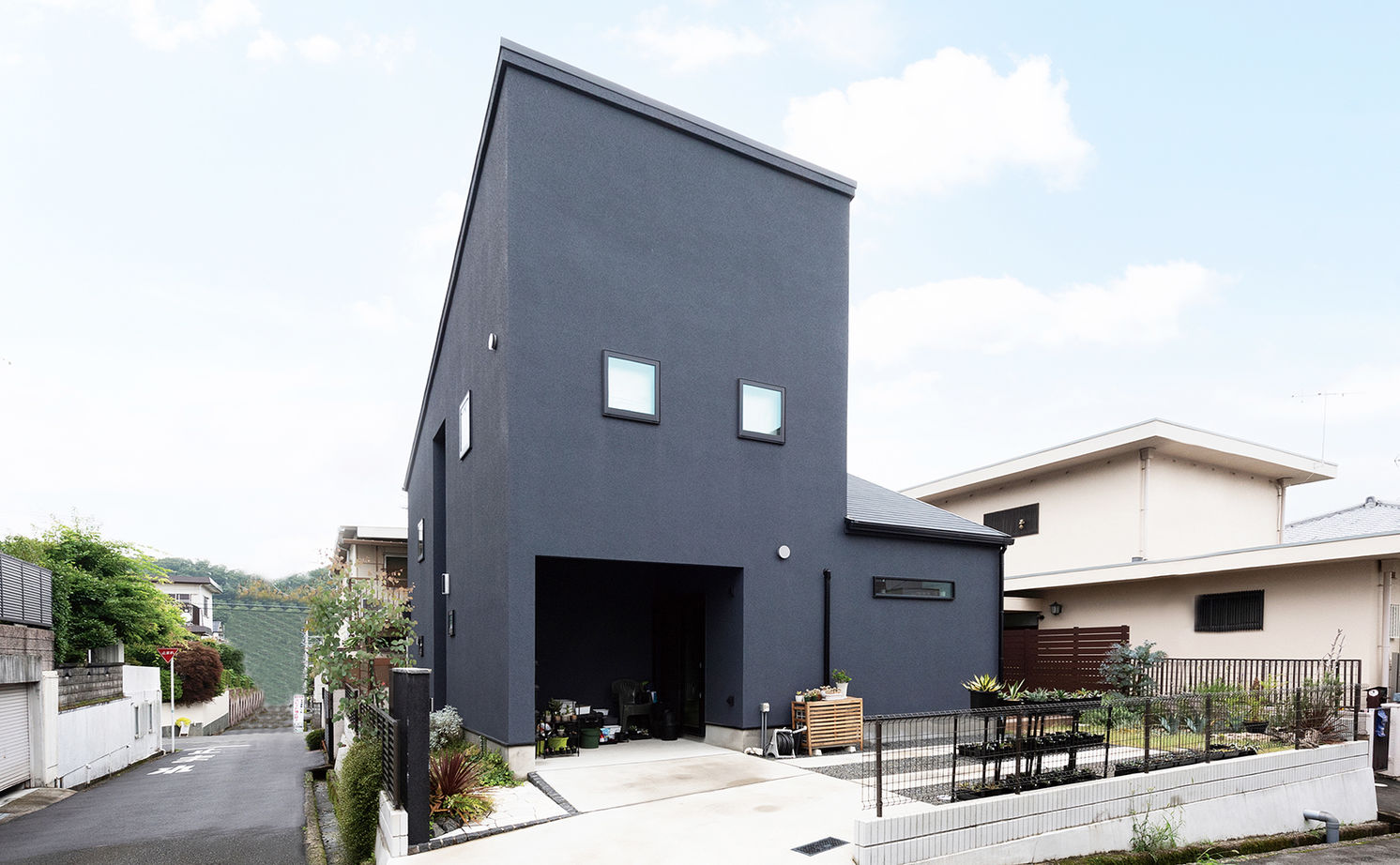 吹抜けの家  福山住宅 【北摂/2000万円台/土地探し】陽射しと緑に癒されるガーデンカフェみたいな家の建築実例画像