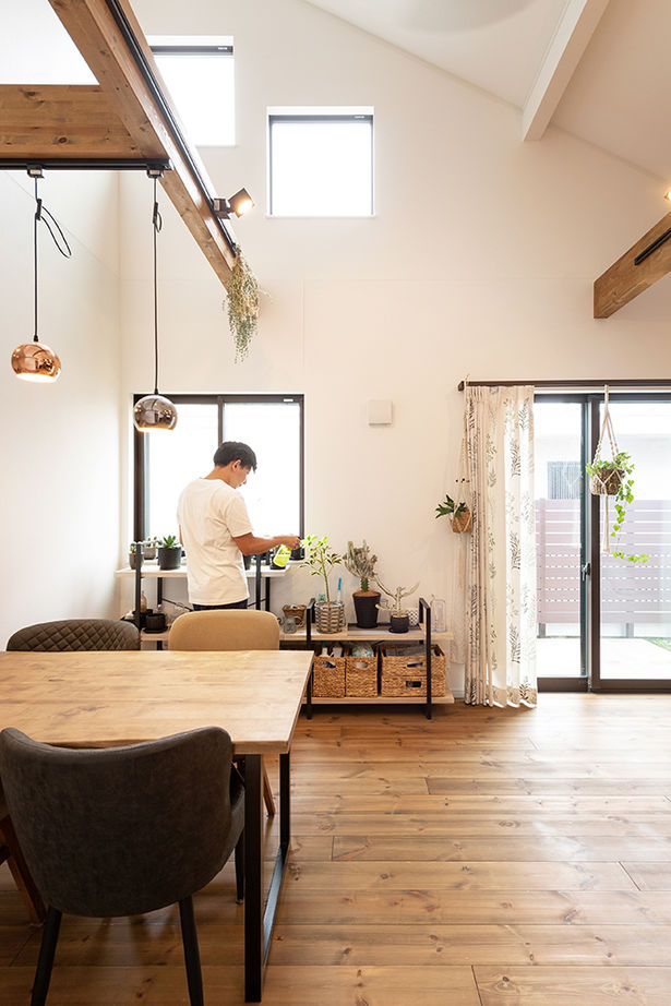 吹抜けの家  福山住宅 【北摂/2000万円台/土地探し】陽射しと緑に癒されるガーデンカフェみたいな家の建築実例画像4