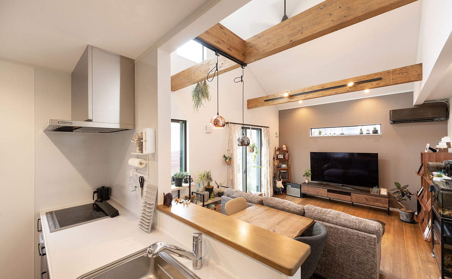 吹抜けの家  福山住宅 【北摂/2000万円台/土地探し】陽射しと緑に癒されるガーデンカフェみたいな家の建築実例画像8