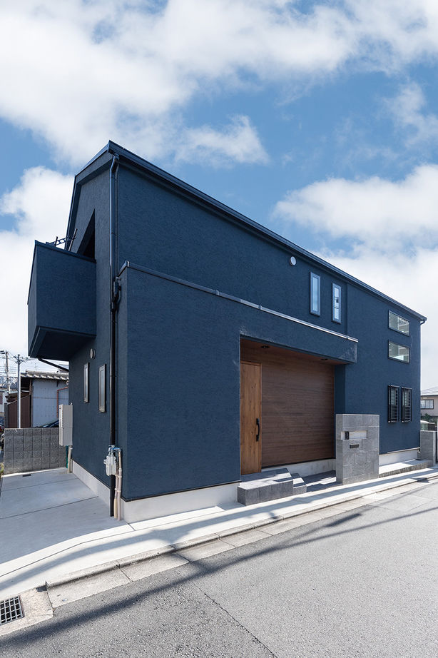 吹抜けの家  福山住宅 【北摂/2000万円台/土地探し/間取り有】自然の光が満ちる空間でホテルライクに暮らす家の建築実例画像1