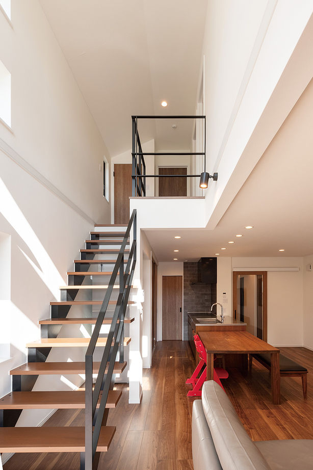 吹抜けの家  福山住宅 【北摂/2000万円台/土地探し/間取り有】自然の光が満ちる空間でホテルライクに暮らす家の建築実例画像6