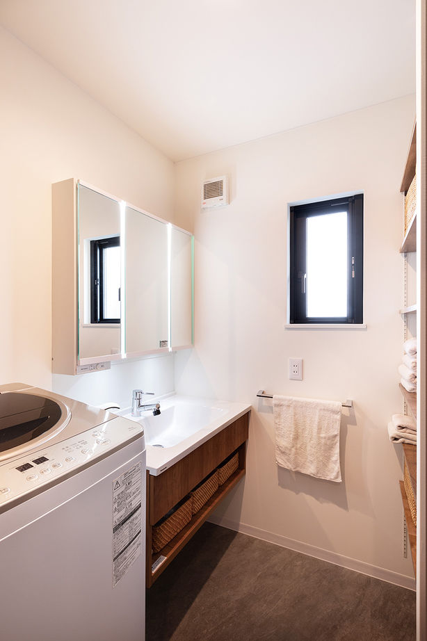 吹抜けの家  福山住宅 【北摂/2000万円台/土地探し/間取り有】自然の光が満ちる空間でホテルライクに暮らす家の建築実例画像10