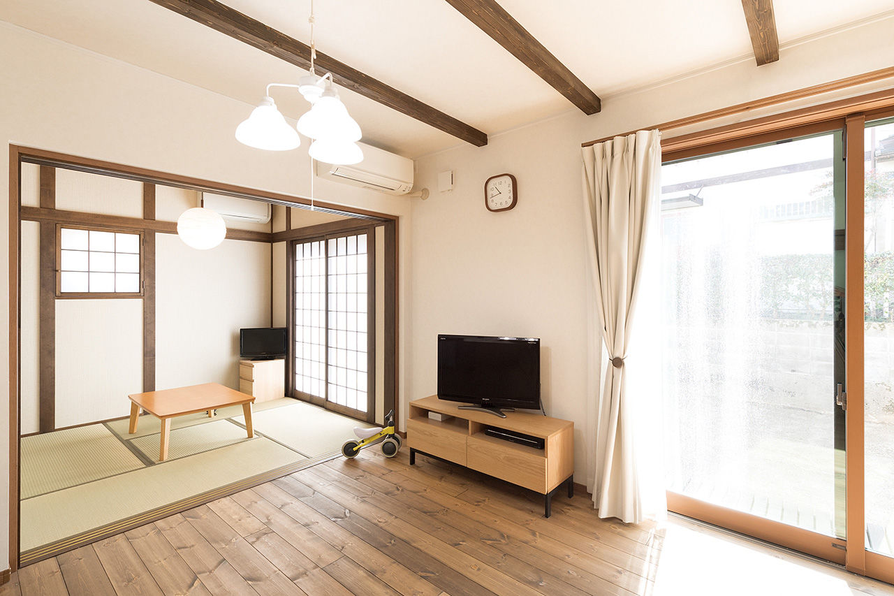 吹抜けの家  福山住宅 【京都/2000万円台/土地探し/間取り有】無垢の木が心地好いリビング。アンティークな和モダンの家の建築実例画像9