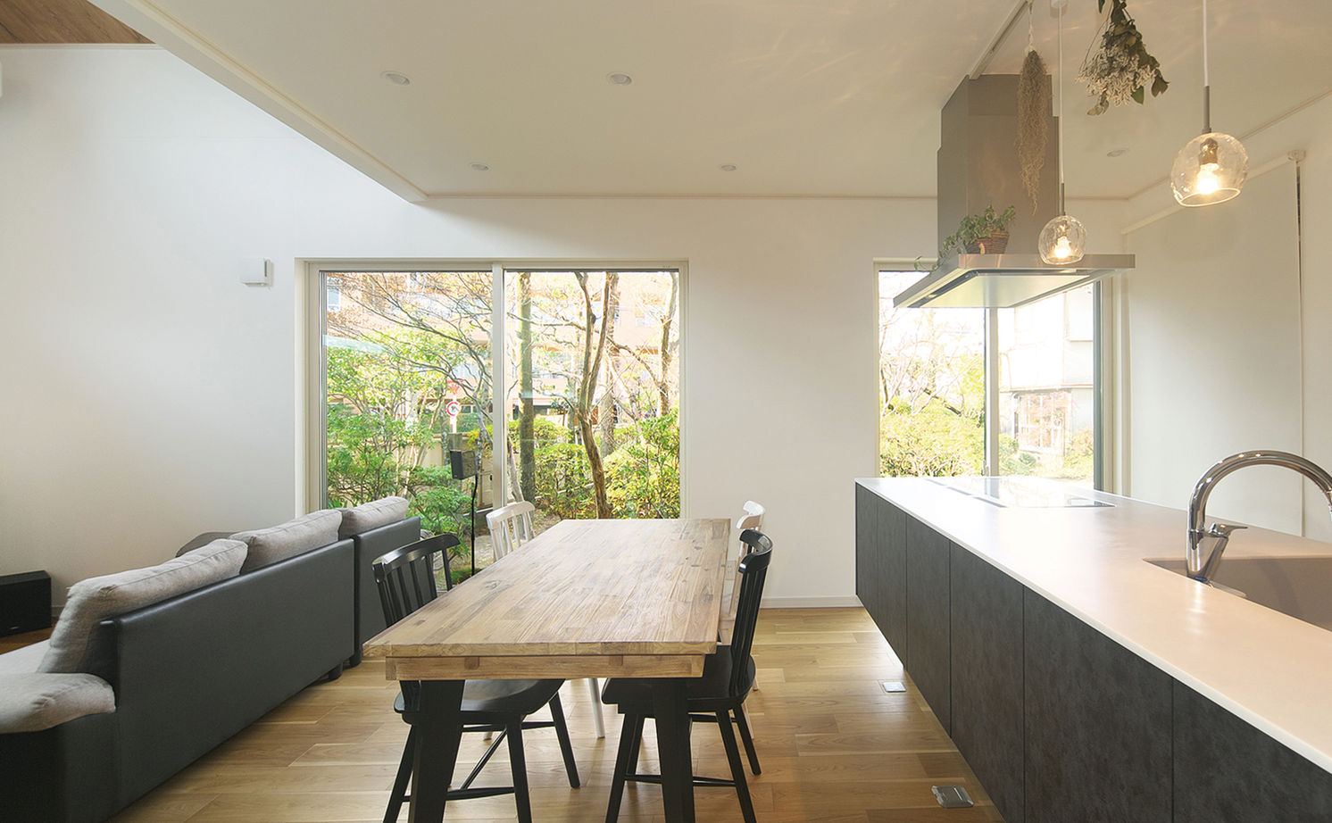 吹抜けの家  福山住宅 【北摂/2000万円台/吹抜け/間取有り】美しい庭と自然の光がいつもすぐそこにある豊かな家の建築実例画像9