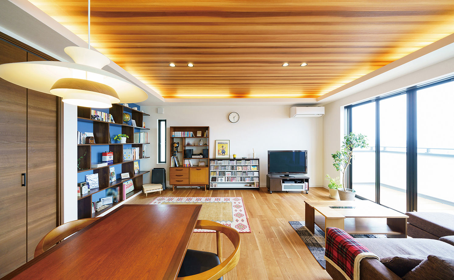 吹抜けの家  福山住宅 【北摂/2000万円台/土地探し/２階リビング/間取有り】憧れの建築を繊細に表現。眺望を満喫するアートな家の建築実例画像