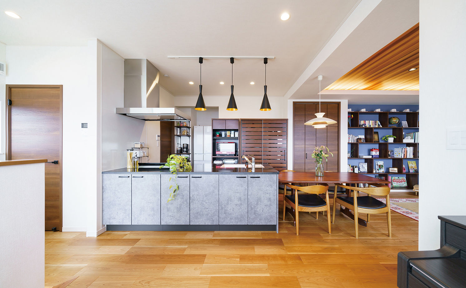 吹抜けの家  福山住宅 【北摂/2000万円台/土地探し/２階リビング/間取有り】憧れの建築を繊細に表現。眺望を満喫するアートな家の建築実例画像5