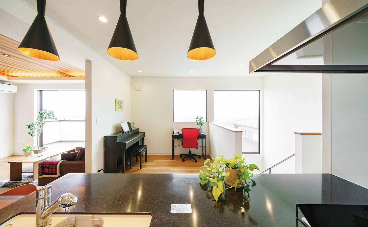 吹抜けの家  福山住宅 【北摂/2000万円台/土地探し/２階リビング/間取有り】憧れの建築を繊細に表現。眺望を満喫するアートな家の建築実例画像6