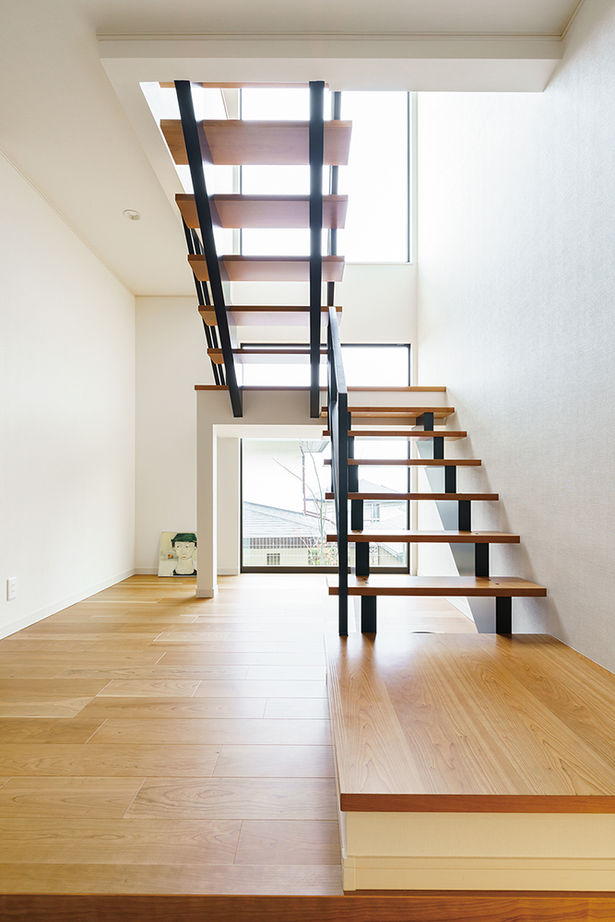 吹抜けの家  福山住宅 【北摂/2000万円台/土地探し/２階リビング/間取有り】憧れの建築を繊細に表現。眺望を満喫するアートな家の建築実例画像12