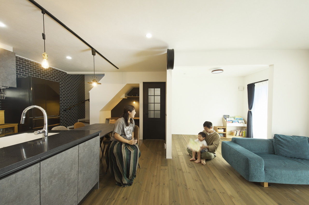 吹抜けの家  福山住宅 【北摂/2000万円台/土地探し/間取有り】無垢材が素足に心地よいLDK、じつは、将来に備えた準備も万全の建築実例画像2