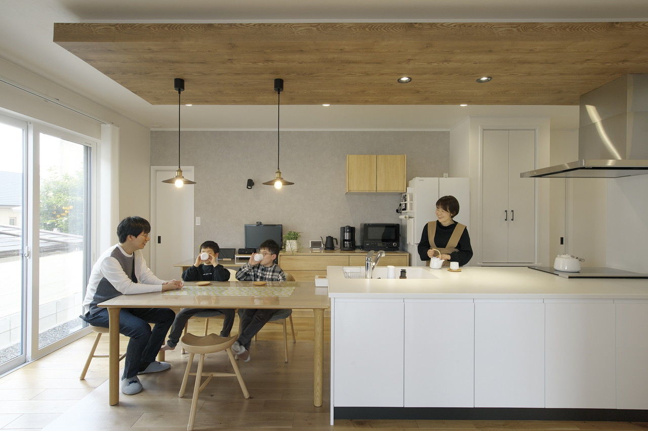 吹抜けの家  福山住宅 【北摂/3000万円台/土地探し/吹抜け/間取有り】忙しいママとパパを応援！家事の時短に貢献する家の建築実例画像