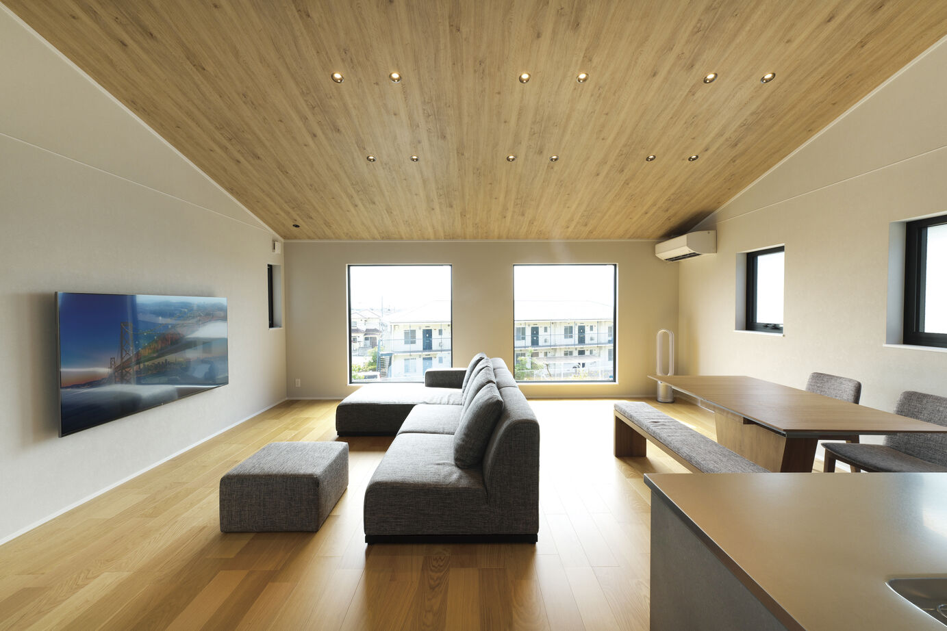 吹抜けの家  福山住宅 【北摂/2000万円台/土地探し/36坪】自然光と無駄のないスタイリッシュな空間で明るく広がりを感じる家の建築実例画像