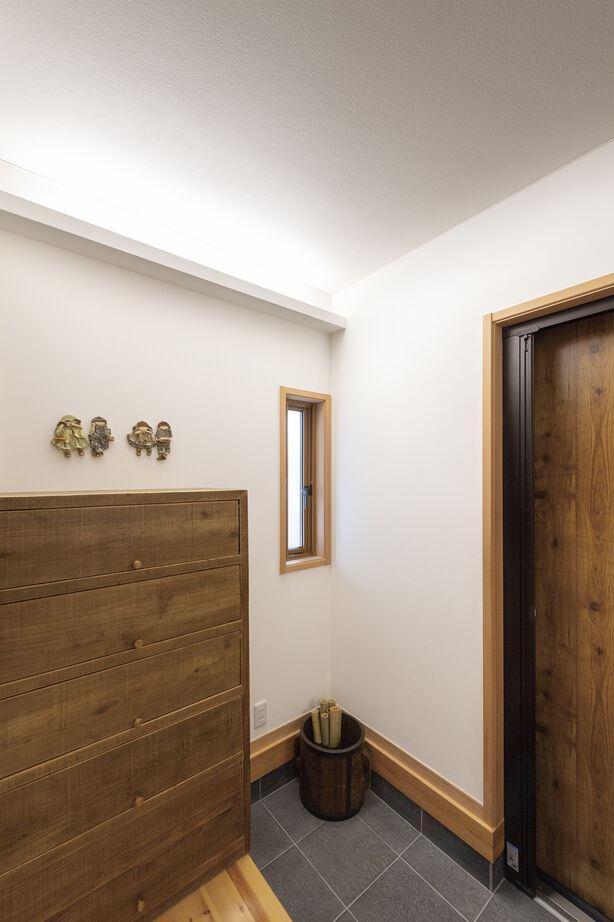 吹抜けの家  福山住宅 【北摂/2000万円台/土地探し/間取有り】南向きの庭とリビング。日当たりが良くゆったりとくつろげる家の建築実例画像8