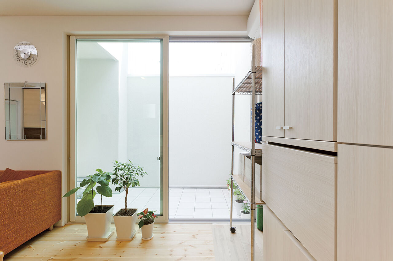 吹抜けの家  福山住宅 【大阪市/2000万円台/屋外吹抜け/間取有り】外からの視線を気にせず暮らせる、インナーテラスのある家の建築実例画像4