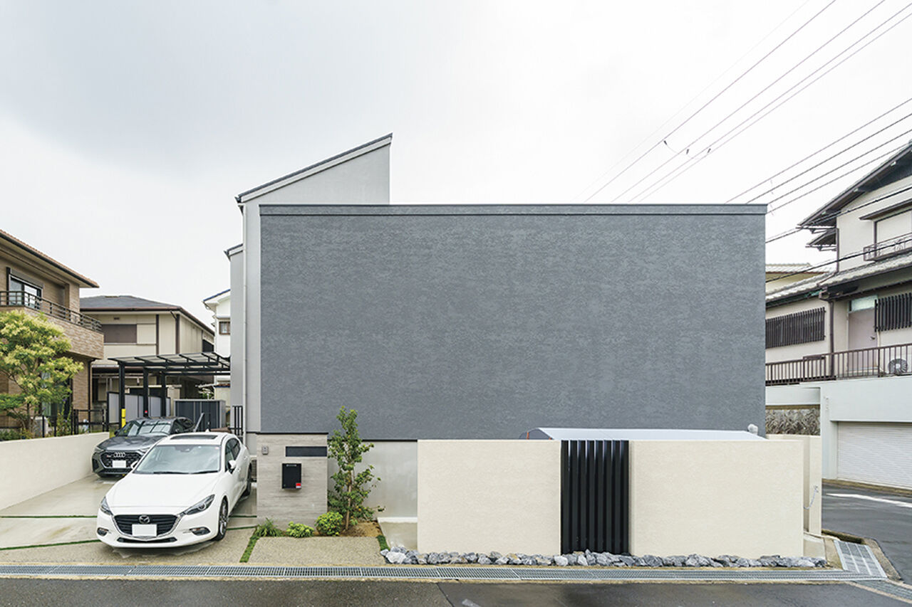 吹抜けの家  福山住宅 【北摂/3000万円台/土地探し】愛犬と安全に遊べる、癒しのセンターコートがある家の建築実例画像1